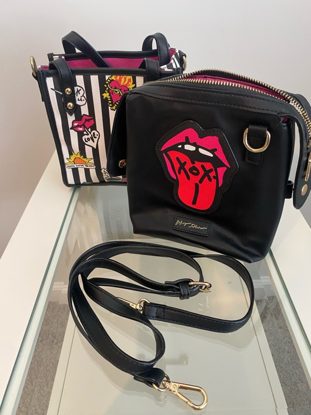Betsey Johnson Here Comes The Sun Black Striped Crossbody Bag - Picture 3 of 7
